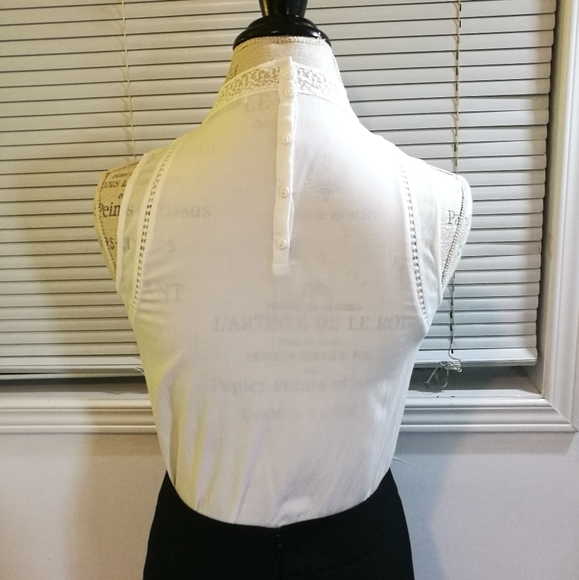 NWOT Sheer Lace Sleeveless Blouse Size S - Picture 4 of 9